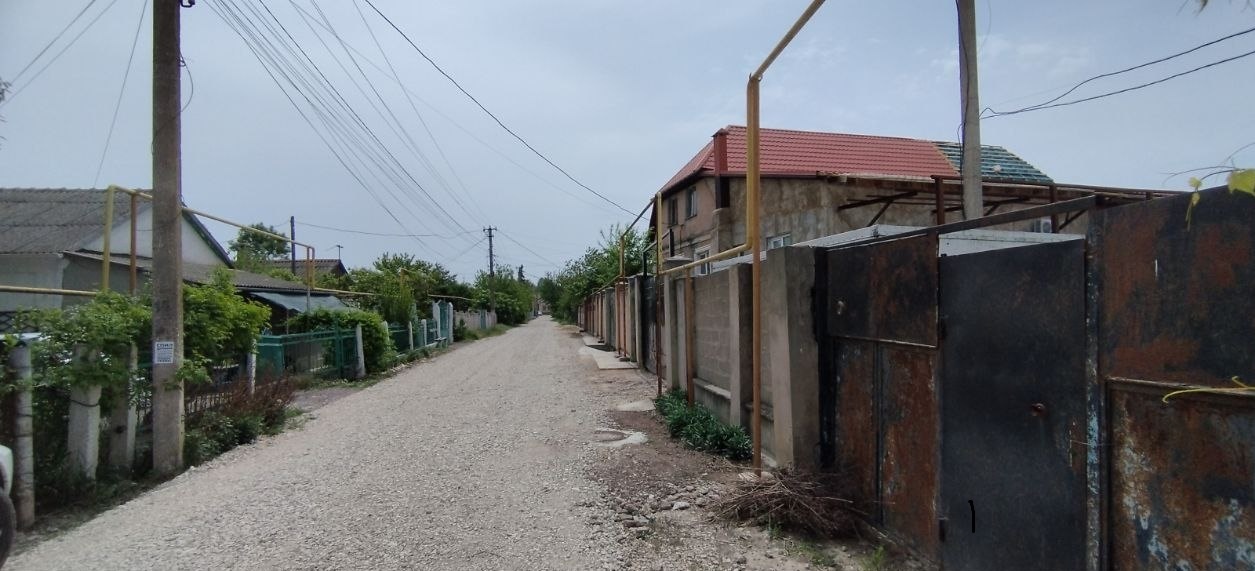 Предлагаем в продажу земельный участок в пригороде Симферополя , с Укромное. Участок находится в хорошем месте в центре посёлка. Есть все коммуникации, электричество, газ, центральный водопровод, развитая инфраструктура, есть всё необходимое для комфортного проживания, удобная транспортная развязка 